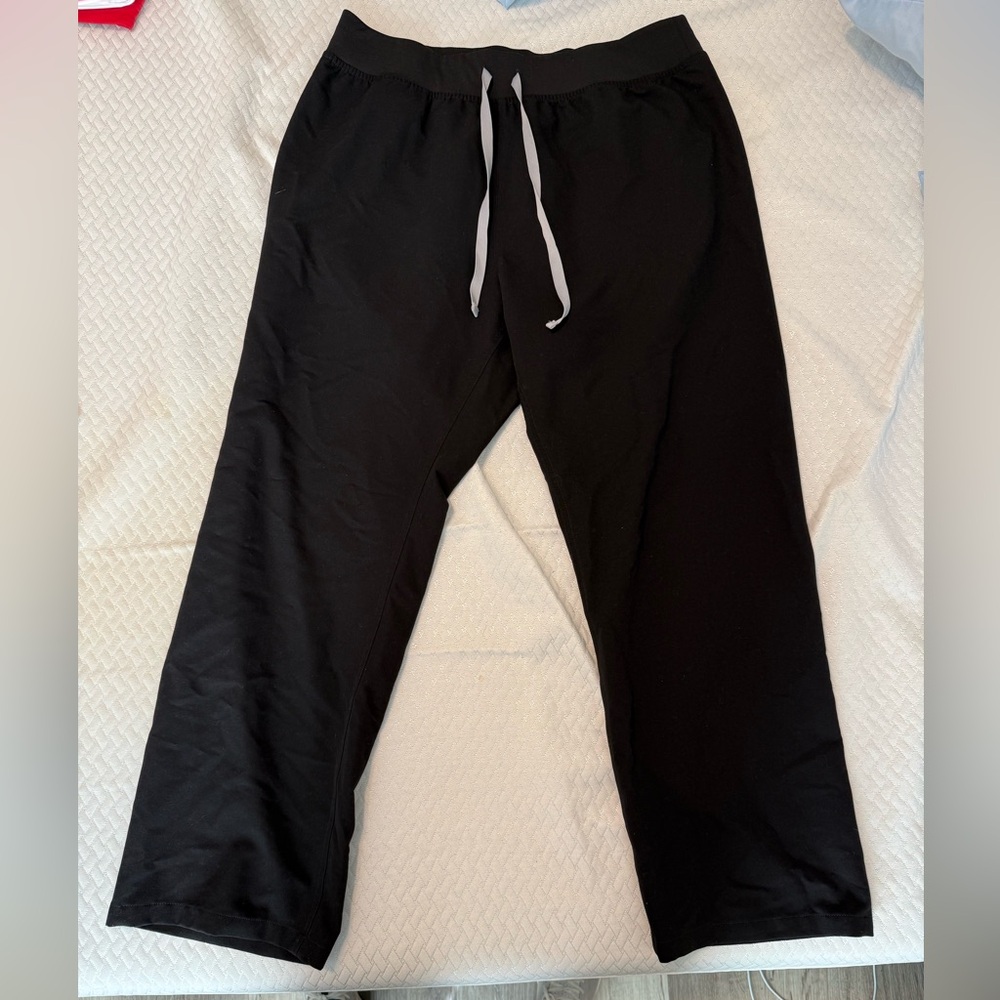 FIGS Women's Black Livingston High Waisted - Petite Basic Scrub Pants - XL